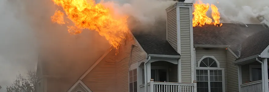 Elle incendie la maison après avoir tenté de lui apprendre