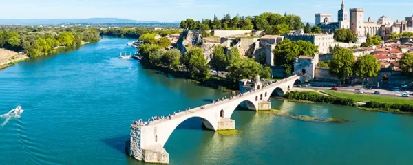 Le pont d’Avignon menace de quitter la ville en cas de victoire du FN