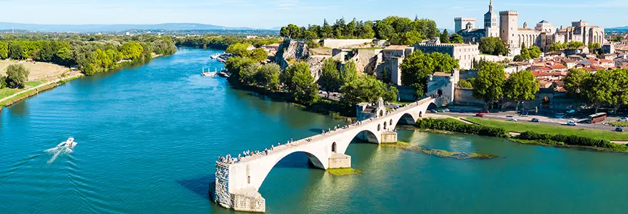 Le pont d’Avignon menace de quitter la ville en cas de victoire du FN