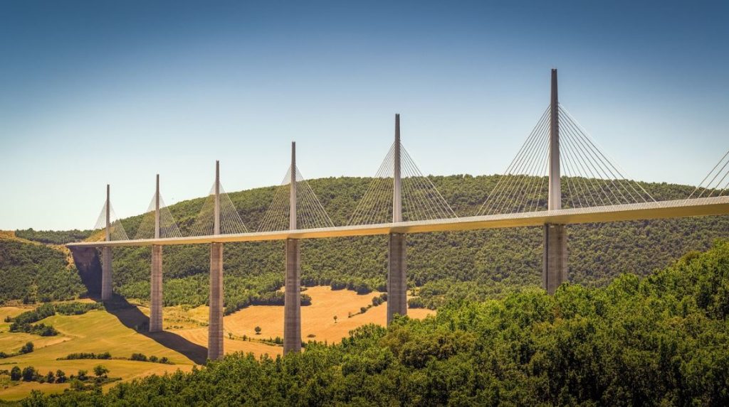 longueur viaduc de millau hauteur