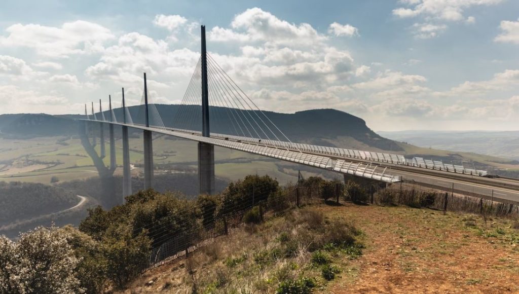 quelle est la longueur du viaduc de millau